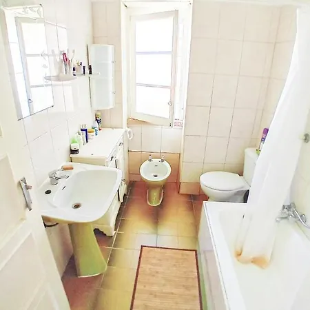 Проживання в сім'ї Quarto Duplo Baixa De Junto A Estacao Ferroviaria *