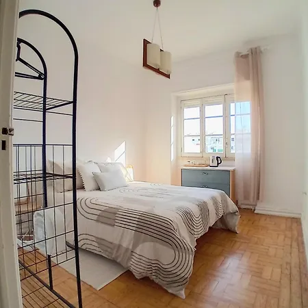 Проживання в сім'ї Quarto Duplo Baixa De Junto A Estacao Ferroviaria *
