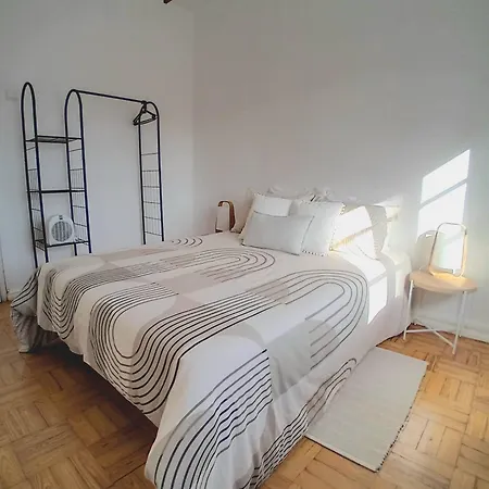 Проживання в сім'ї Quarto Duplo Baixa De Junto A Estacao Ferroviaria *