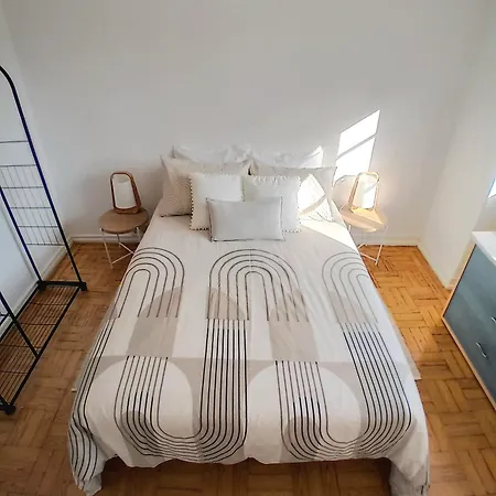 Duplo Baixa De Junto A Estacao Ferroviaria