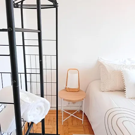 Quarto Duplo Baixa De Junto A Estacao Ferroviaria Портіман